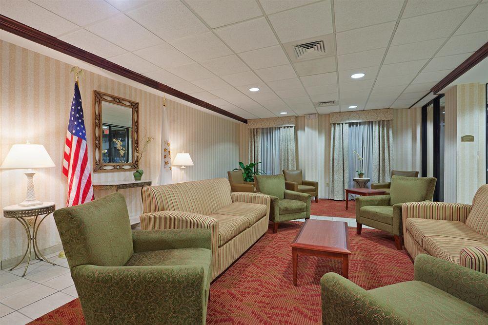 Holiday Inn Express Hotel & Suites Providence-Woonsocket By Ihg מראה פנימי תמונה