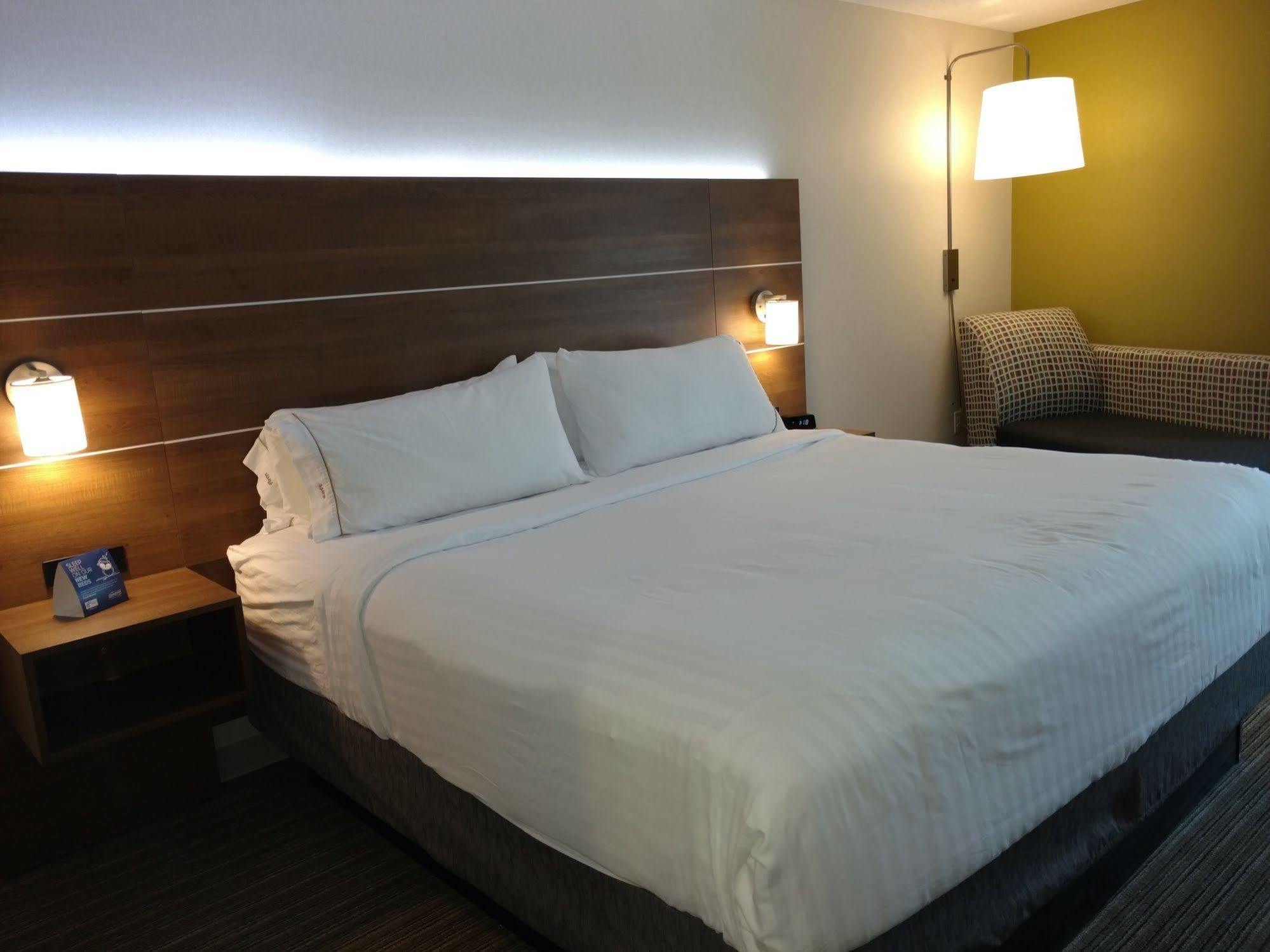 Holiday Inn Express Hotel & Suites Providence-Woonsocket By Ihg מראה חיצוני תמונה