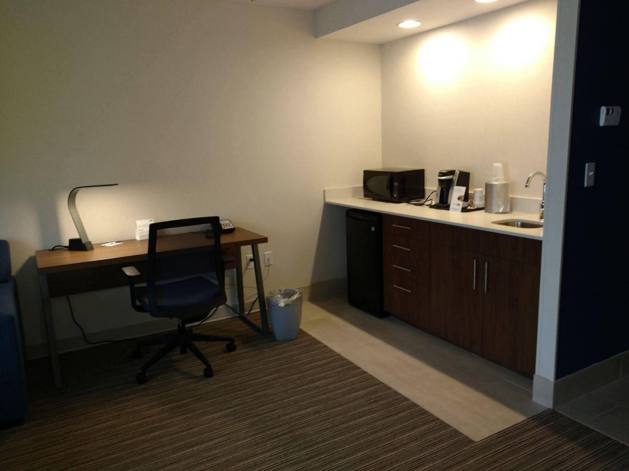 Holiday Inn Express Hotel & Suites Providence-Woonsocket By Ihg מראה חיצוני תמונה