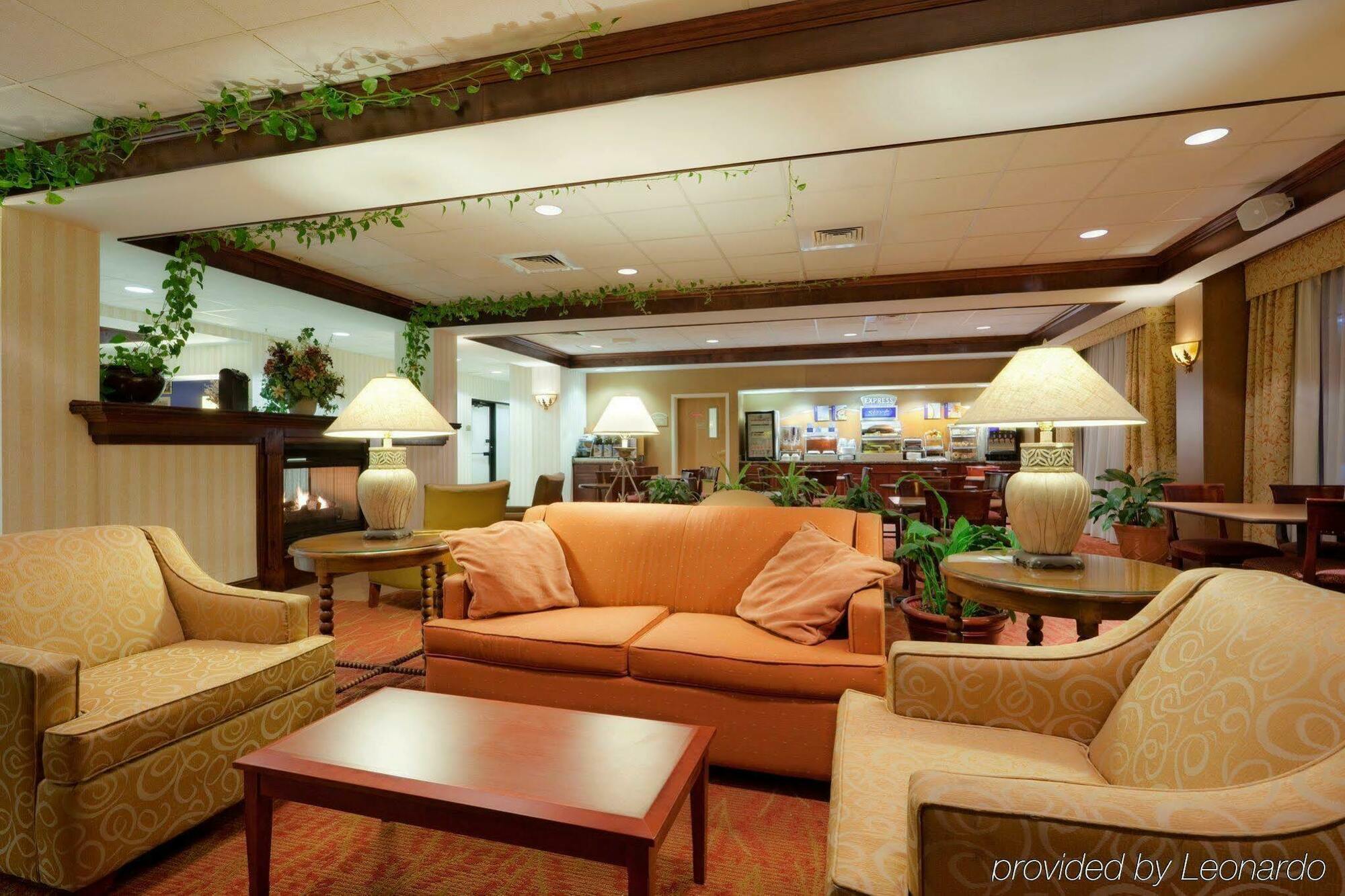 Holiday Inn Express Hotel & Suites Providence-Woonsocket By Ihg מראה חיצוני תמונה